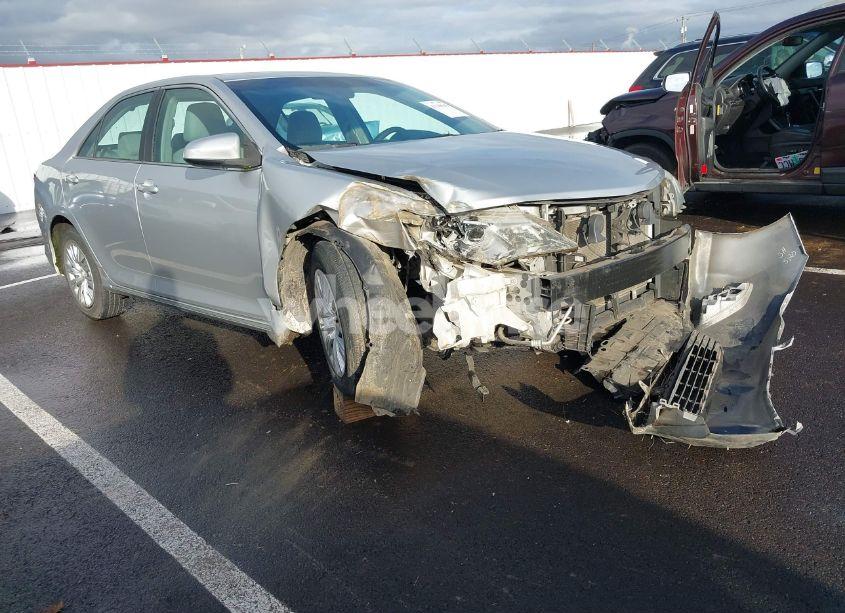2013 Toyota Camry LE (VIN 4T4BF1FK3DR316577) main photo
