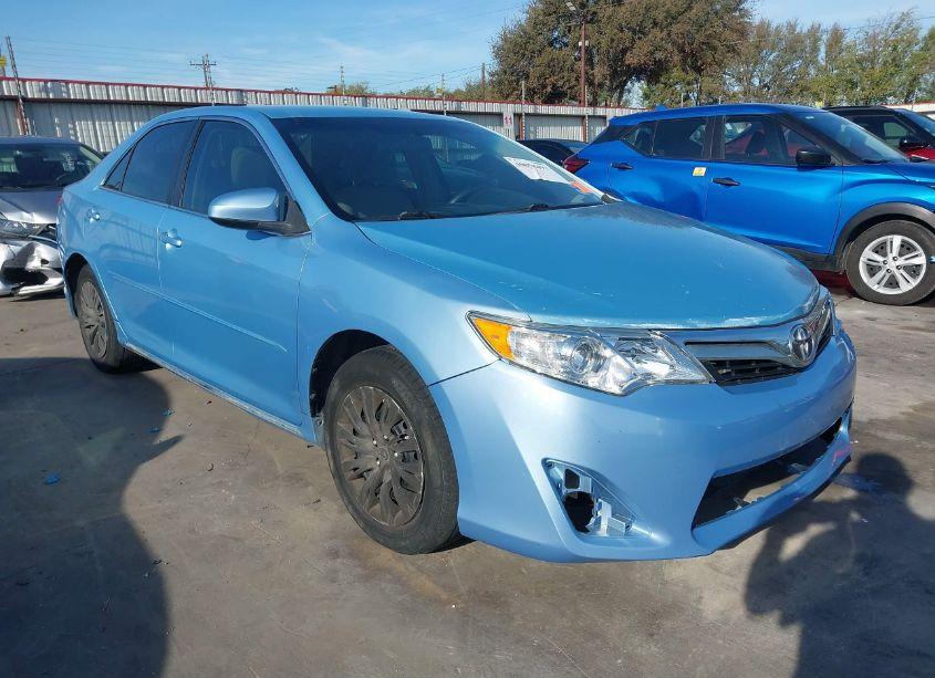 2013 Toyota Camry LE (VIN 4T4BF1FK3DR320371) main photo