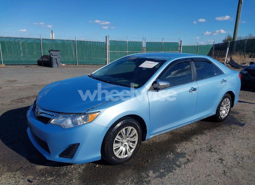 Photo 2 of 2013 Toyota Camry LE (VIN 4T4BF1FK3DR320452)