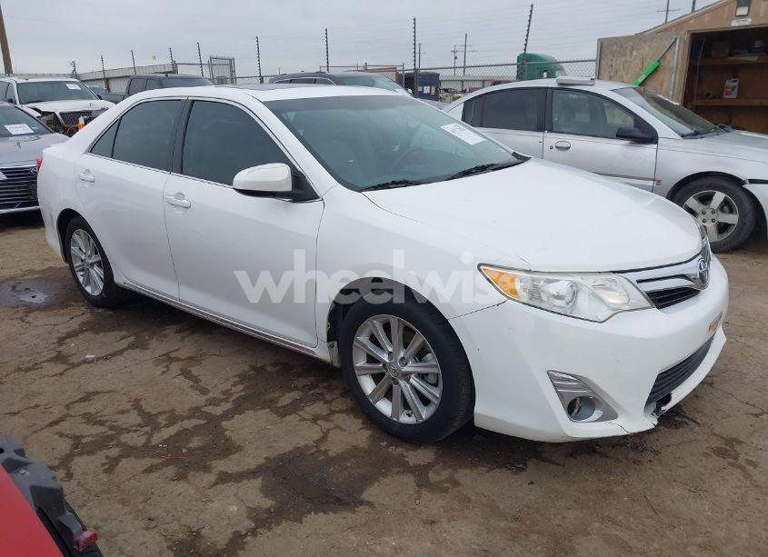 2013 Toyota Camry XLE (VIN 4T4BF1FK3DR329216) main photo