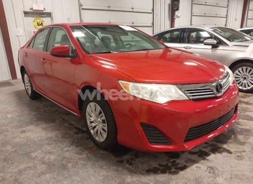 2014 Toyota Camry LE (VIN 4T4BF1FK3ER339181) main photo