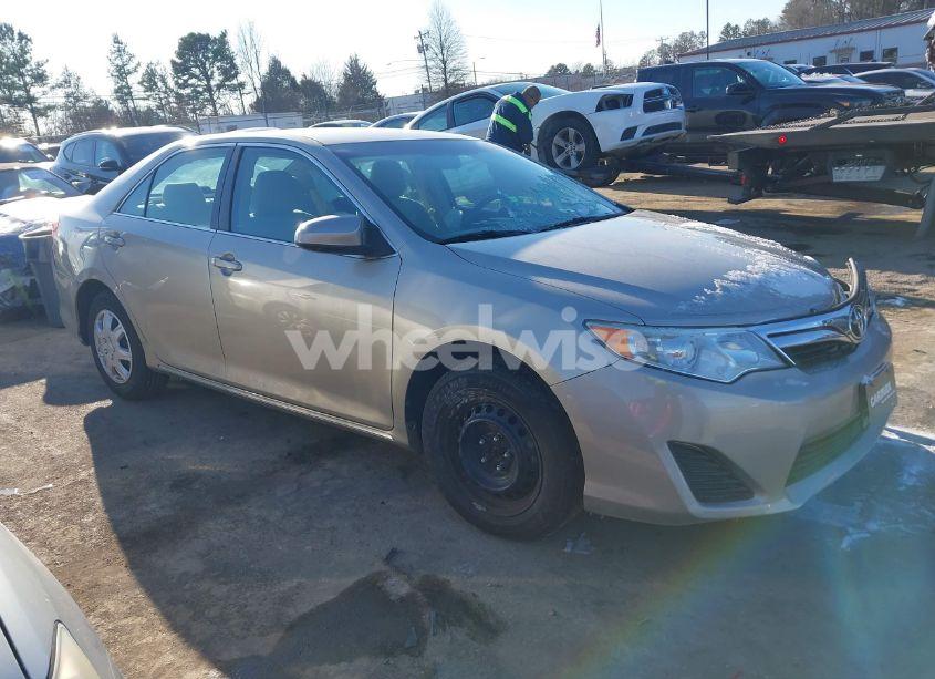 2014 Toyota Camry LE (VIN 4T4BF1FK3ER344123) main photo