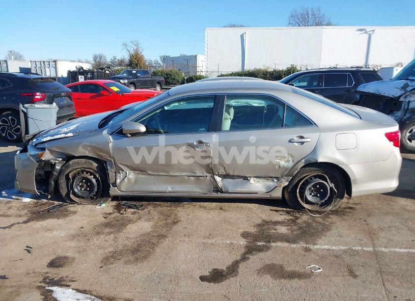 Photo 14 of 2014 Toyota Camry LE (VIN 4T4BF1FK3ER344123)