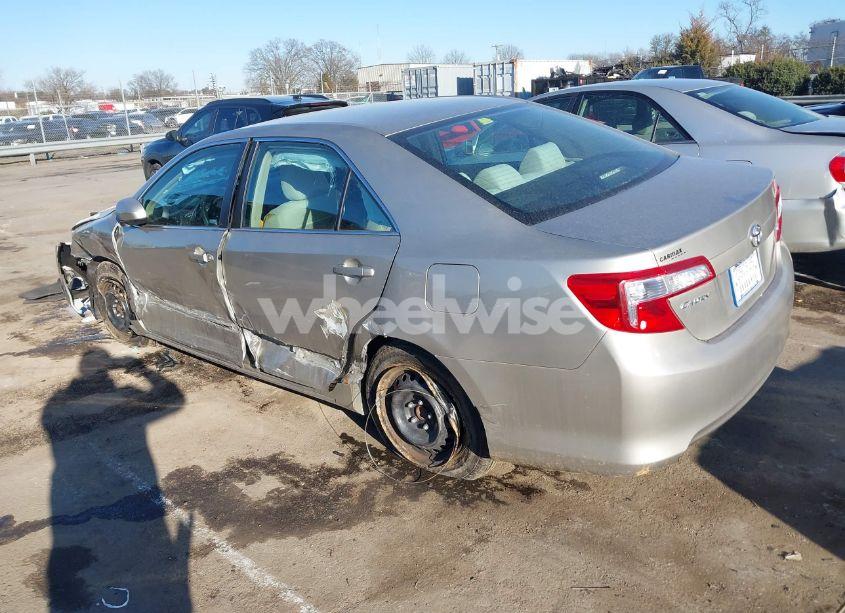 Photo 3 of 2014 Toyota Camry LE (VIN 4T4BF1FK3ER344123)