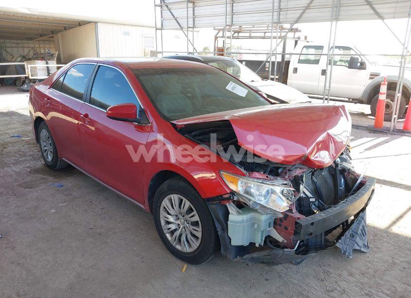 2014 Toyota Camry LE (VIN 4T4BF1FK3ER345305) main photo