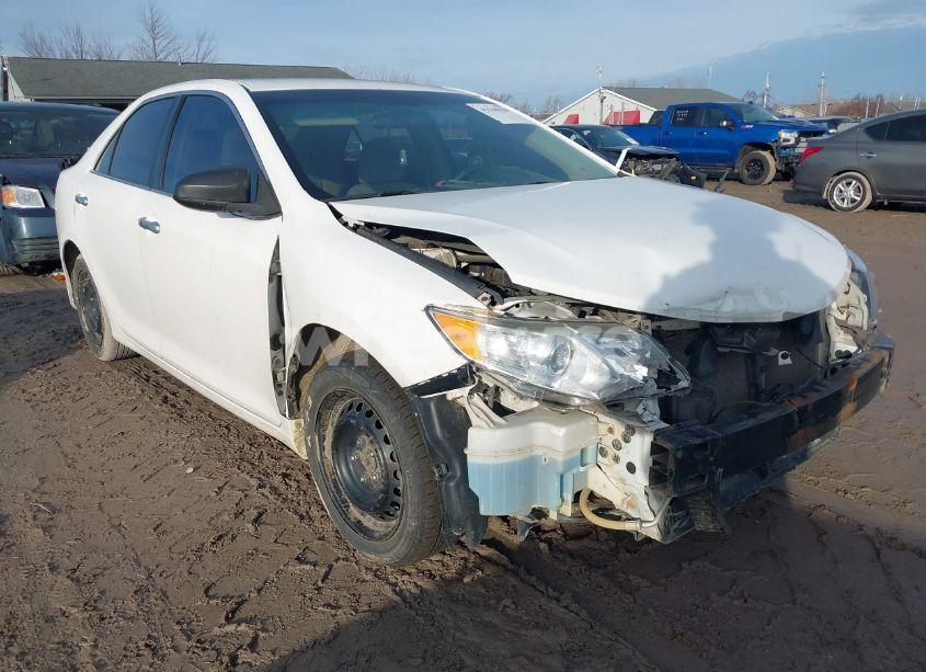 2014 Toyota Camry L (VIN 4T4BF1FK3ER359320) main photo