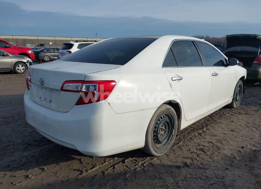 Photo 4 of 2014 Toyota Camry L (VIN 4T4BF1FK3ER359320)