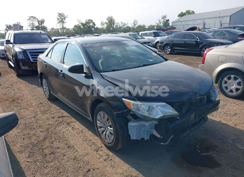 2014 Toyota Camry L/LE/SE/SE SPORT/XLE (VIN 4T4BF1FK3ER361536) main photo