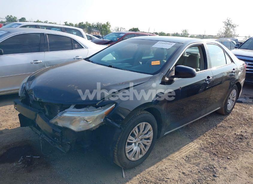 Photo 2 of 2014 Toyota Camry L/LE/SE/SE SPORT/XLE (VIN 4T4BF1FK3ER361536)