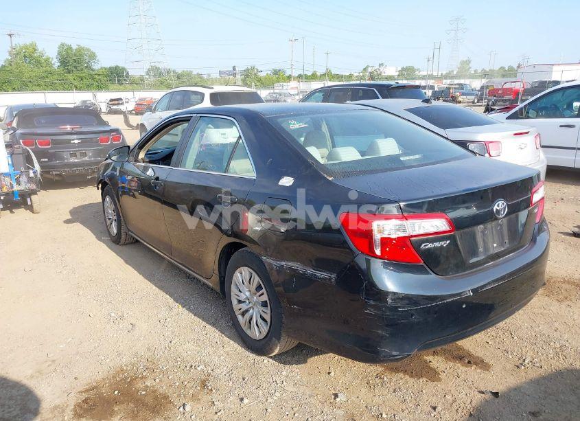 Photo 3 of 2014 Toyota Camry L/LE/SE/SE SPORT/XLE (VIN 4T4BF1FK3ER361536)