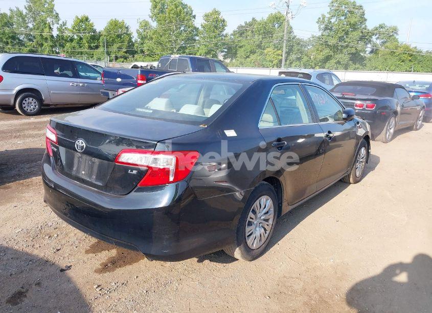 Photo 4 of 2014 Toyota Camry L/LE/SE/SE SPORT/XLE (VIN 4T4BF1FK3ER361536)
