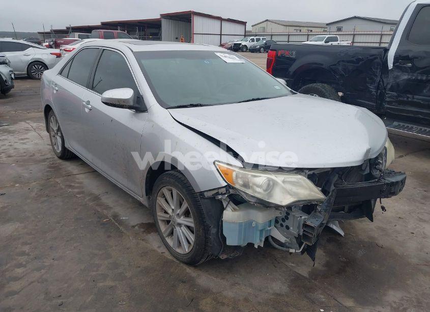 2014 Toyota Camry XLE (VIN 4T4BF1FK3ER378871) main photo