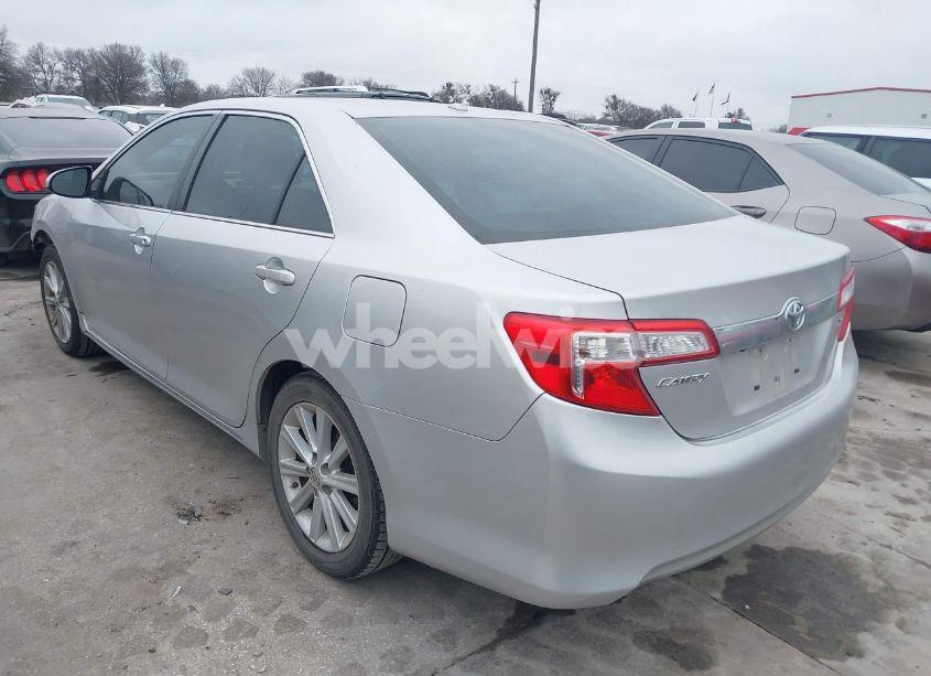Photo 3 of 2014 Toyota Camry XLE (VIN 4T4BF1FK3ER378871)
