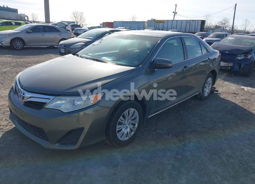 Photo 2 of 2014 Toyota Camry LE (VIN 4T4BF1FK3ER381303)