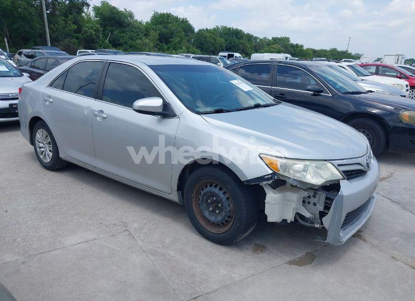 2014 Toyota Camry LE (VIN 4T4BF1FK3ER387196) main photo
