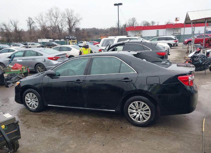 Photo 14 of 2014 Toyota Camry LE (VIN 4T4BF1FK3ER402683)