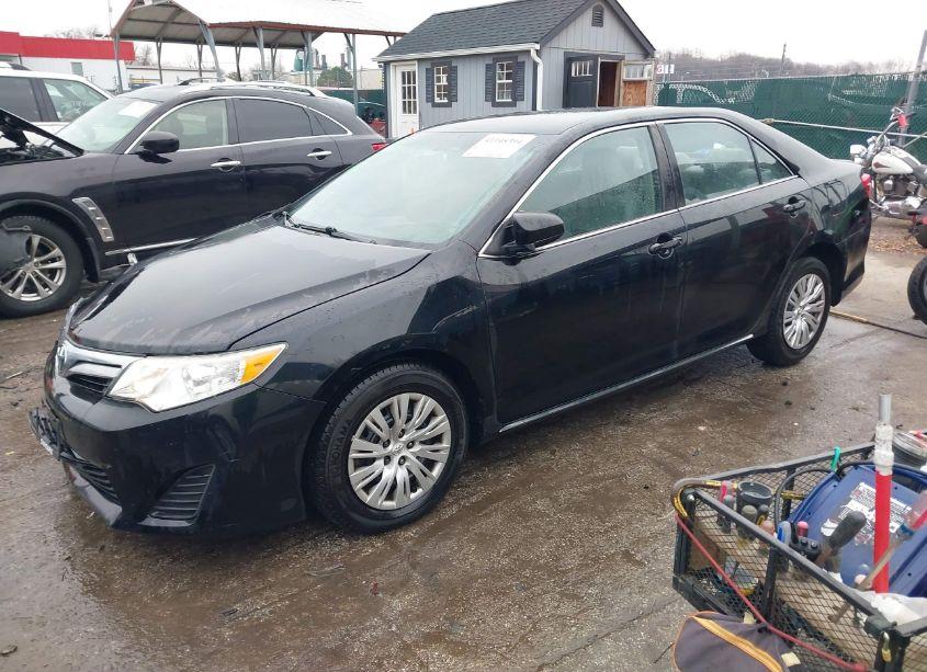 Photo 2 of 2014 Toyota Camry LE (VIN 4T4BF1FK3ER402683)