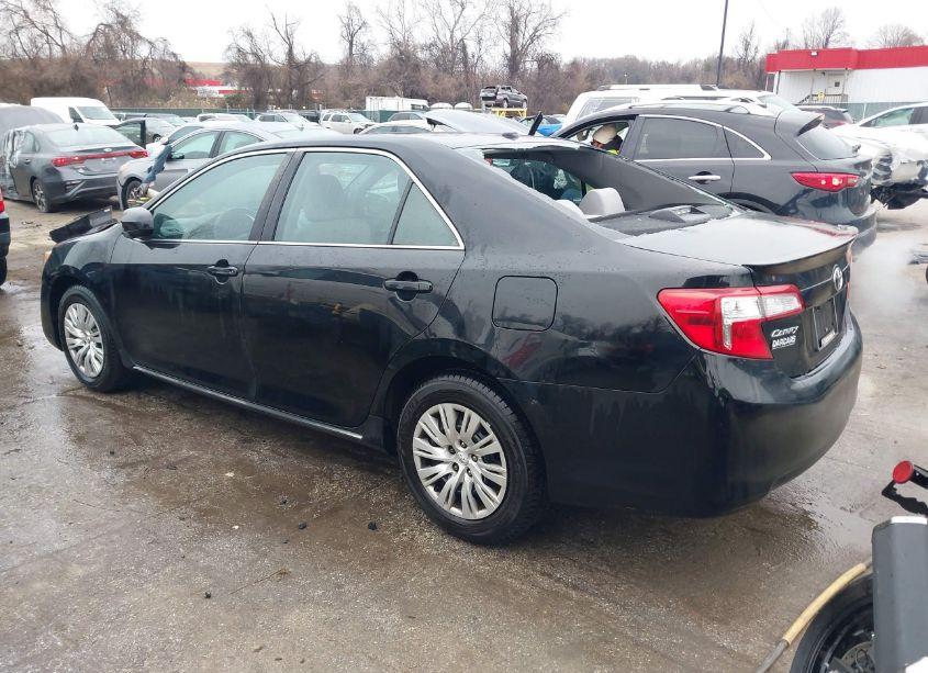 Photo 3 of 2014 Toyota Camry LE (VIN 4T4BF1FK3ER402683)