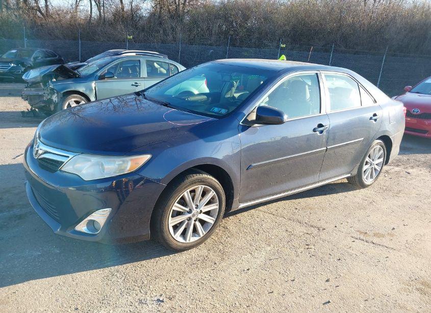 Photo 2 of 2014 Toyota Camry XLE (VIN 4T4BF1FK3ER407804)