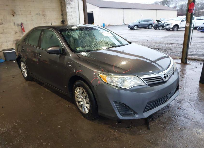 2014 Toyota Camry L (VIN 4T4BF1FK3ER412565) main photo