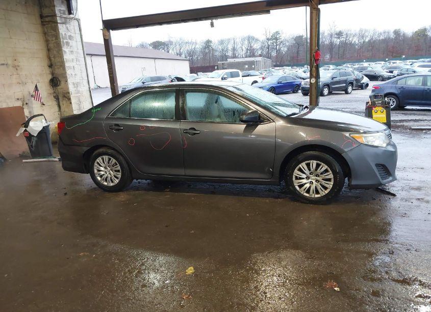 Photo 13 of 2014 Toyota Camry L (VIN 4T4BF1FK3ER412565)