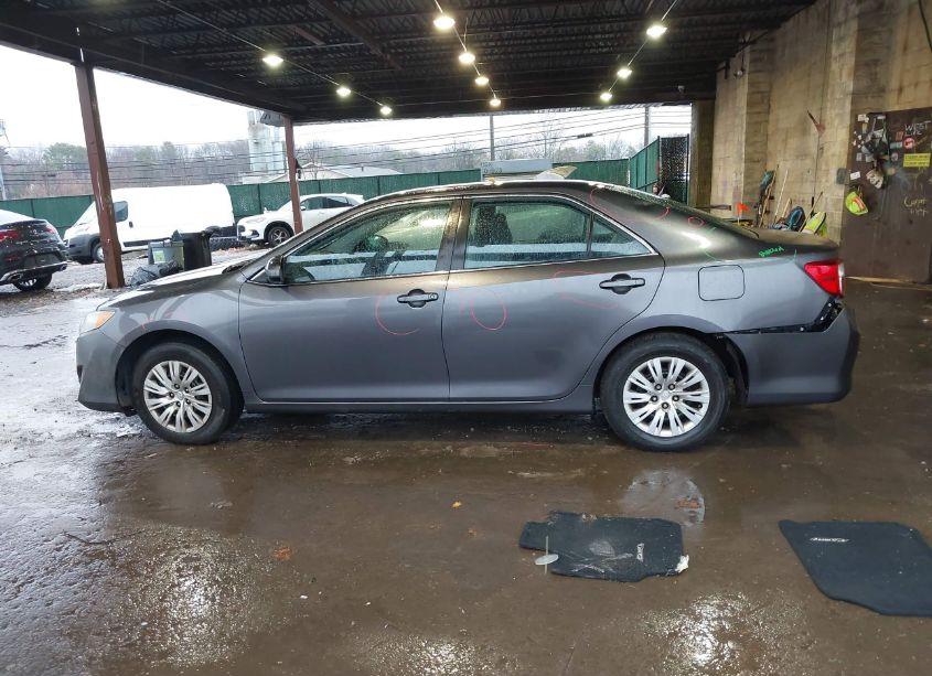 Photo 14 of 2014 Toyota Camry L (VIN 4T4BF1FK3ER412565)