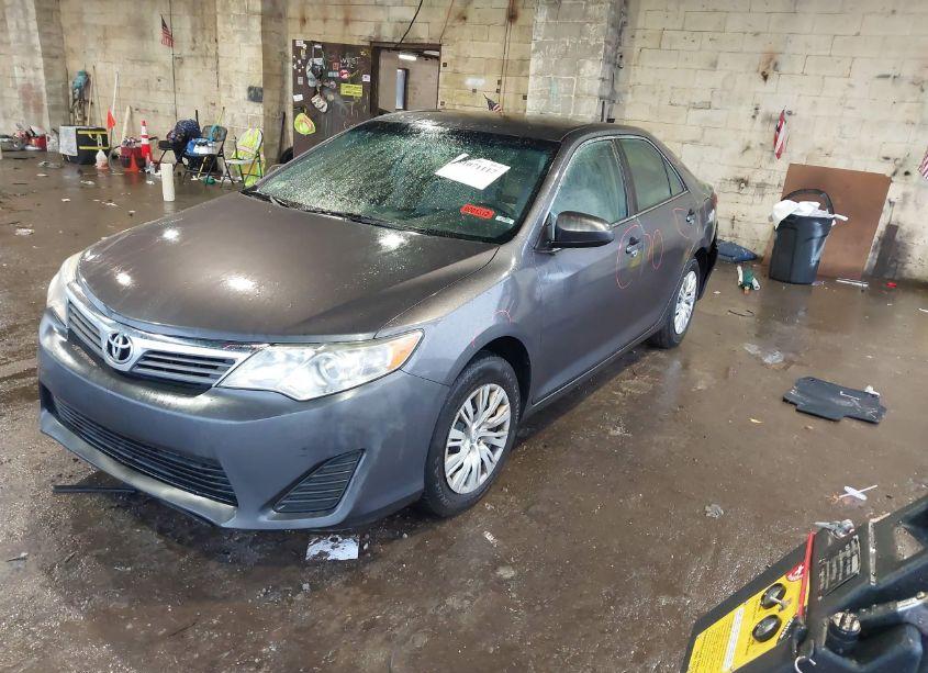 Photo 2 of 2014 Toyota Camry L (VIN 4T4BF1FK3ER412565)