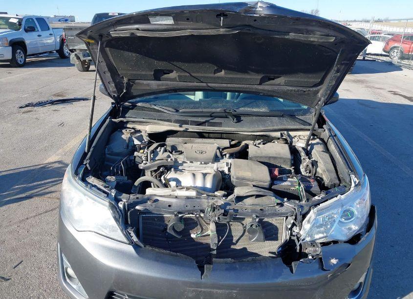 Photo 10 of 2014 Toyota Camry XLE (VIN 4T4BF1FK3ER415191)