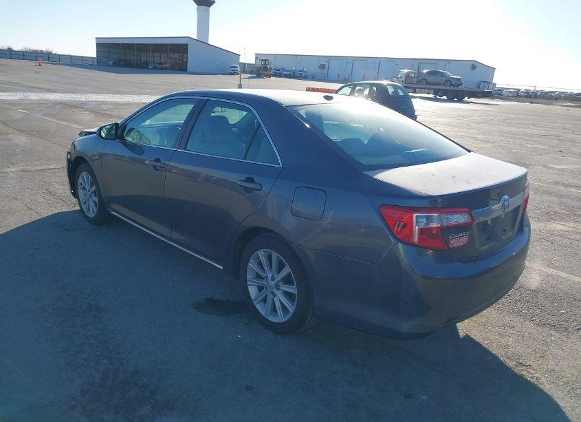 Photo 3 of 2014 Toyota Camry XLE (VIN 4T4BF1FK3ER415191)