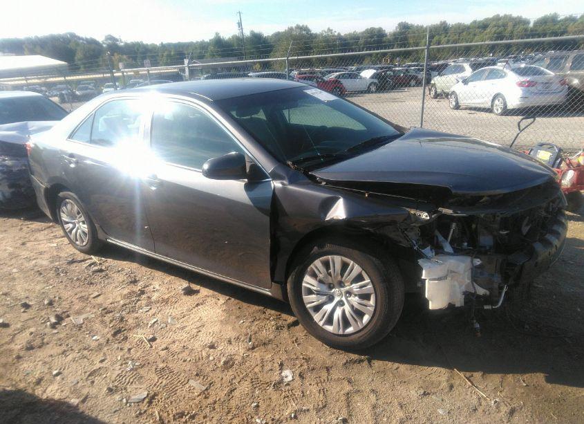 2014 Toyota Camry LE (VIN 4T4BF1FK3ER415739) main photo