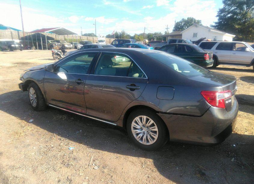 Photo 3 of 2014 Toyota Camry LE (VIN 4T4BF1FK3ER415739)