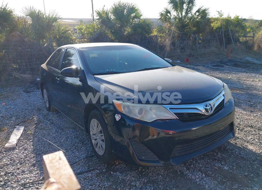 2014 Toyota Camry LE (VIN 4T4BF1FK3ER416647) main photo