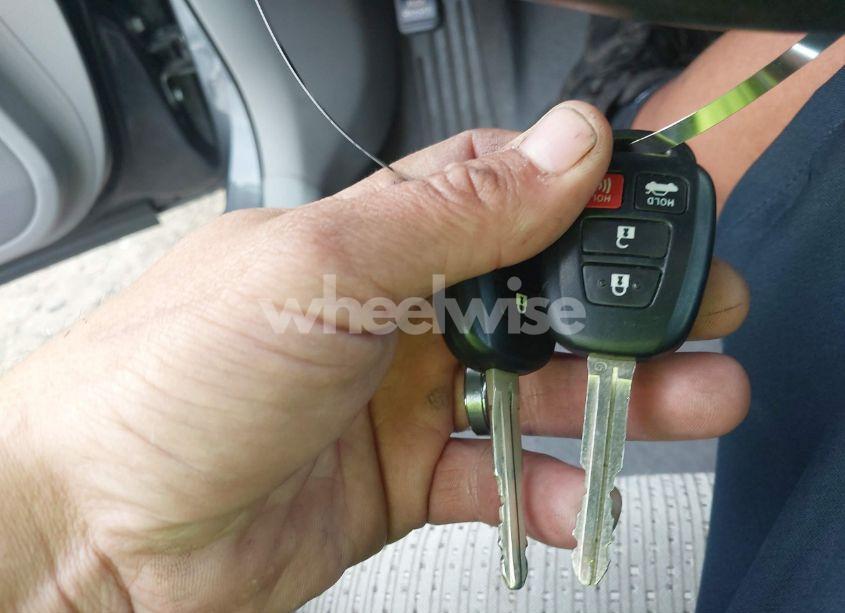 Photo 11 of 2014 Toyota Camry XLE (VIN 4T4BF1FK3ER423002)