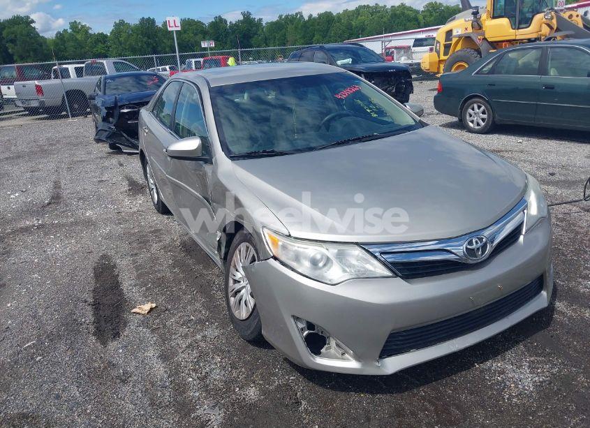 2014 Toyota Camry LE (VIN 4T4BF1FK3ER433982) main photo