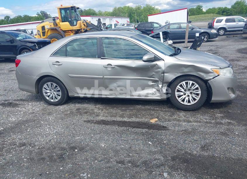 Photo 12 of 2014 Toyota Camry LE (VIN 4T4BF1FK3ER433982)