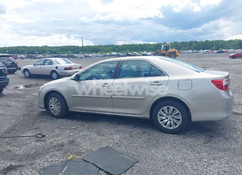 Photo 13 of 2014 Toyota Camry LE (VIN 4T4BF1FK3ER433982)