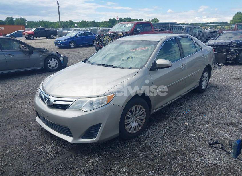 Photo 2 of 2014 Toyota Camry LE (VIN 4T4BF1FK3ER433982)