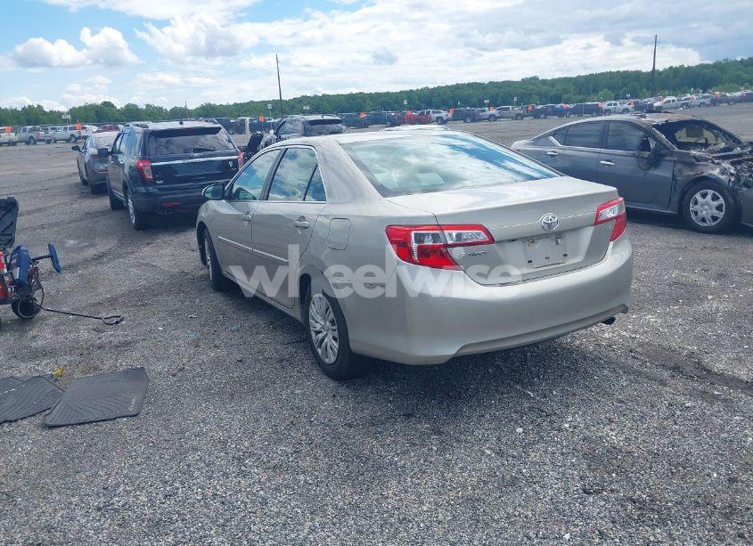 Photo 3 of 2014 Toyota Camry LE (VIN 4T4BF1FK3ER433982)
