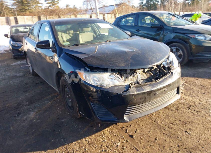 2014 Toyota Camry LE (VIN 4T4BF1FK3ER443427) main photo