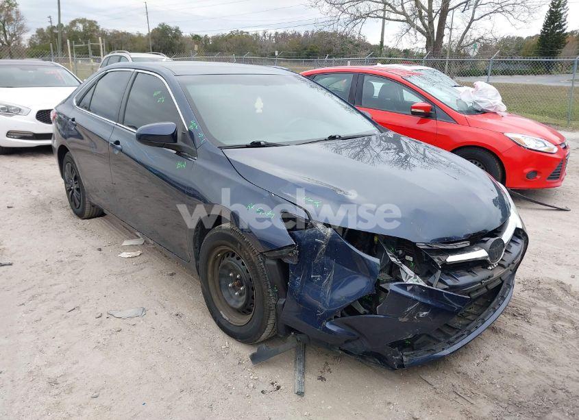 2015 Toyota Camry LE (VIN 4T4BF1FK3FR465476) main photo