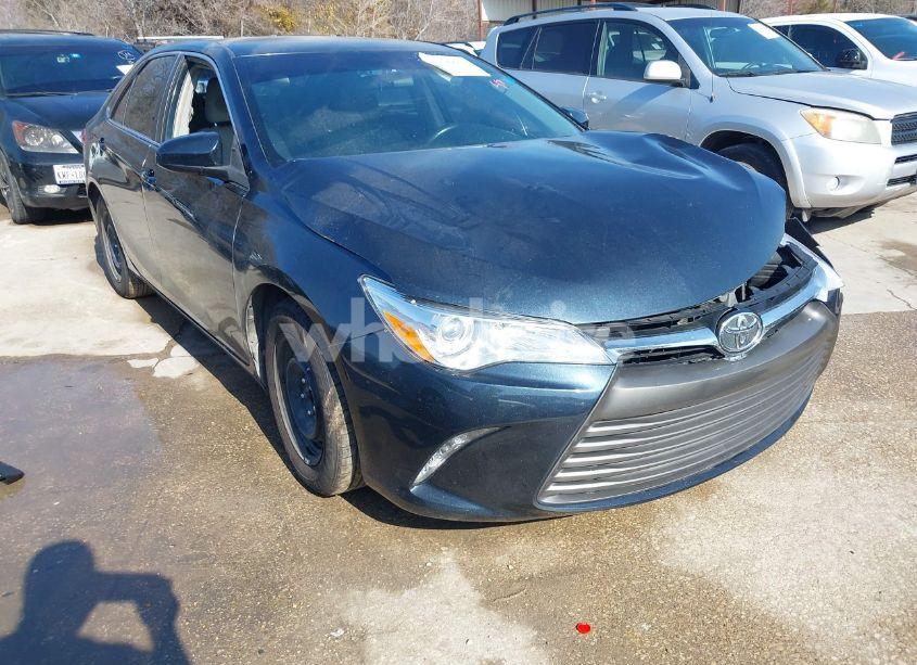 2015 Toyota Camry LE (VIN 4T4BF1FK3FR486652) main photo