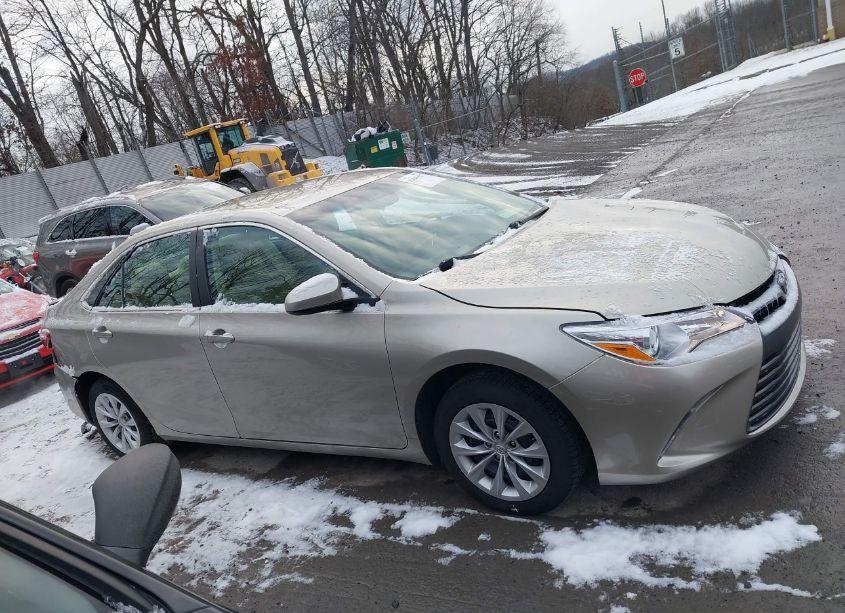 Photo 13 of 2015 Toyota Camry LE (VIN 4T4BF1FK3FR487297)