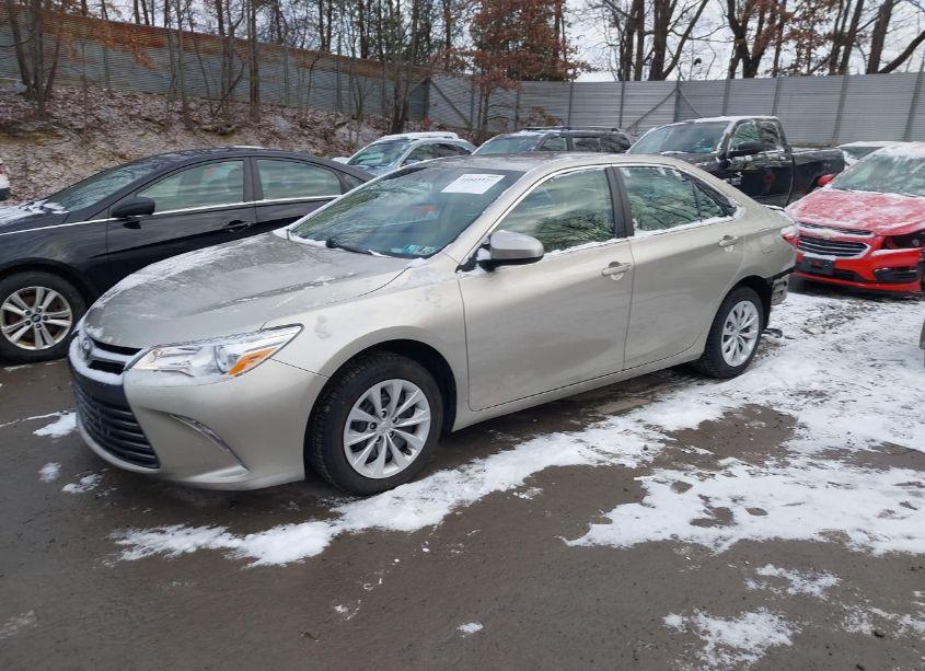 Photo 2 of 2015 Toyota Camry LE (VIN 4T4BF1FK3FR487297)