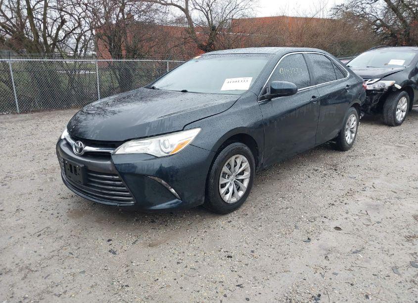 Photo 2 of 2015 Toyota Camry LE (VIN 4T4BF1FK3FR493696)