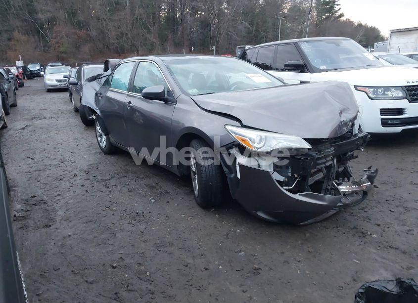 2015 Toyota Camry LE (VIN 4T4BF1FK3FR516166) main photo