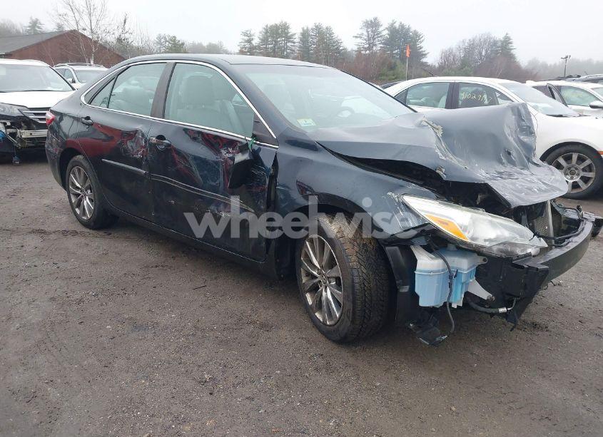 2016 Toyota Camry XLE (VIN 4T4BF1FK3GR543689) main photo