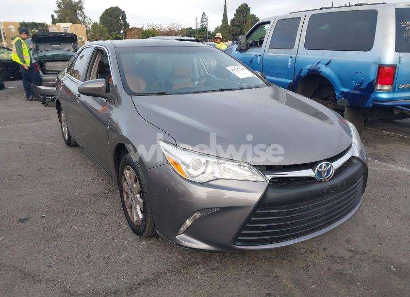 2016 Toyota Camry LE (VIN 4T4BF1FK3GR546978) main photo
