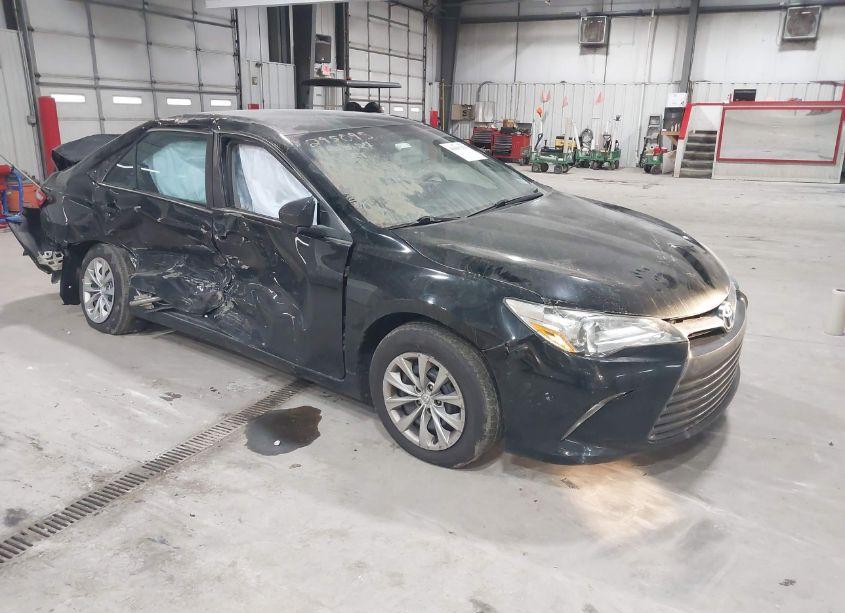 2016 Toyota Camry LE (VIN 4T4BF1FK3GR547984) main photo