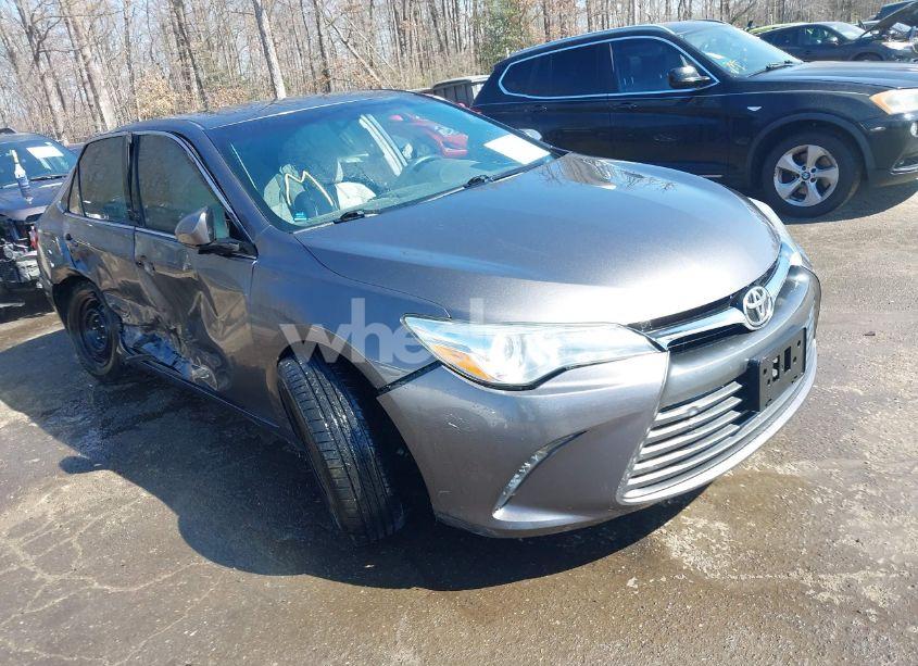 2016 Toyota Camry LE (VIN 4T4BF1FK3GR562792) main photo