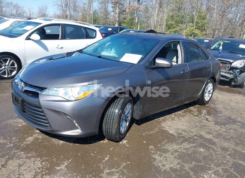 Photo 2 of 2016 Toyota Camry LE (VIN 4T4BF1FK3GR562792)
